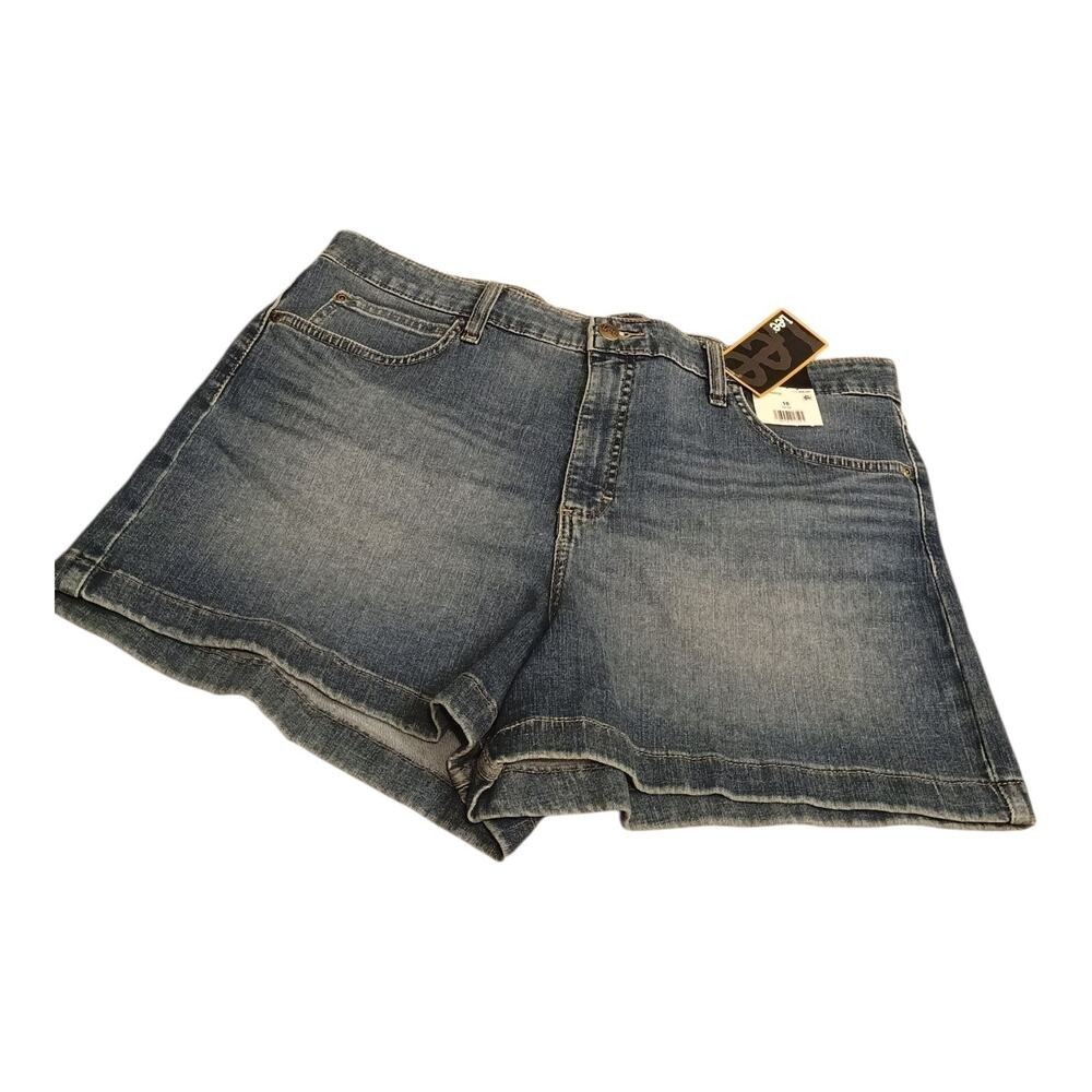 Lee Women's Wild Charge Medium Wash High Rise Denim Blue Jean Shorts Size 18 New